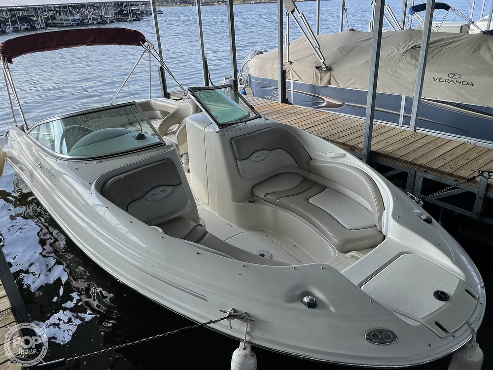 Sea Ray 220 Sundeck 2004 Sea Ray 220 Sundeck for sale in Montgomery, TX