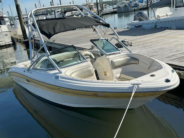 Sea Ray 185 Sport 2005 Sea Ray 185 Sport boat docked at marina with canopy.