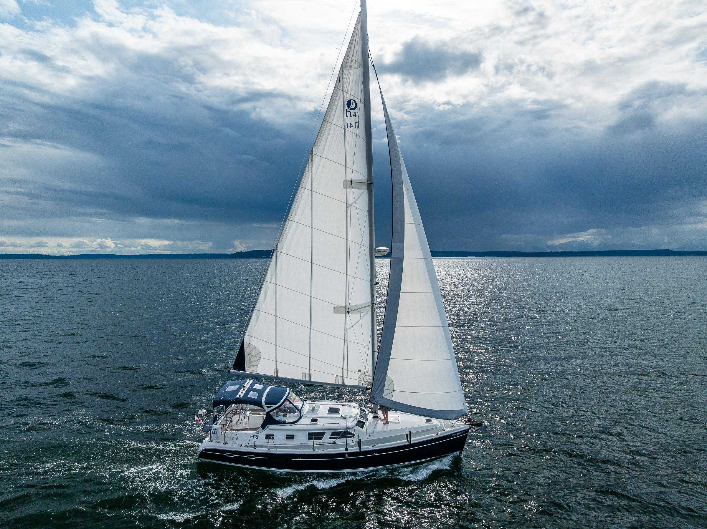 2007 Hunter 41 Deck Salon