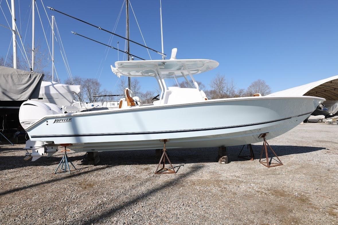 2023 Jupiter 32 Center Console