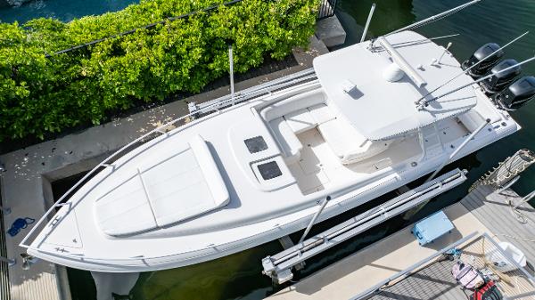 2008 Intrepid 370 Cuddy