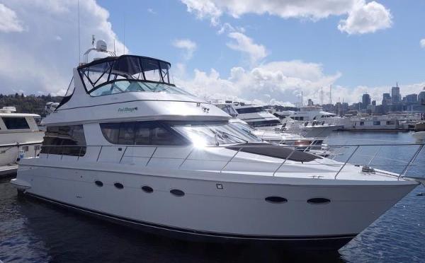 Carver 530 Voyager Pilothouse 2000 Carver 530 Voyager Pilothouse yacht docked at marina under blue sky.