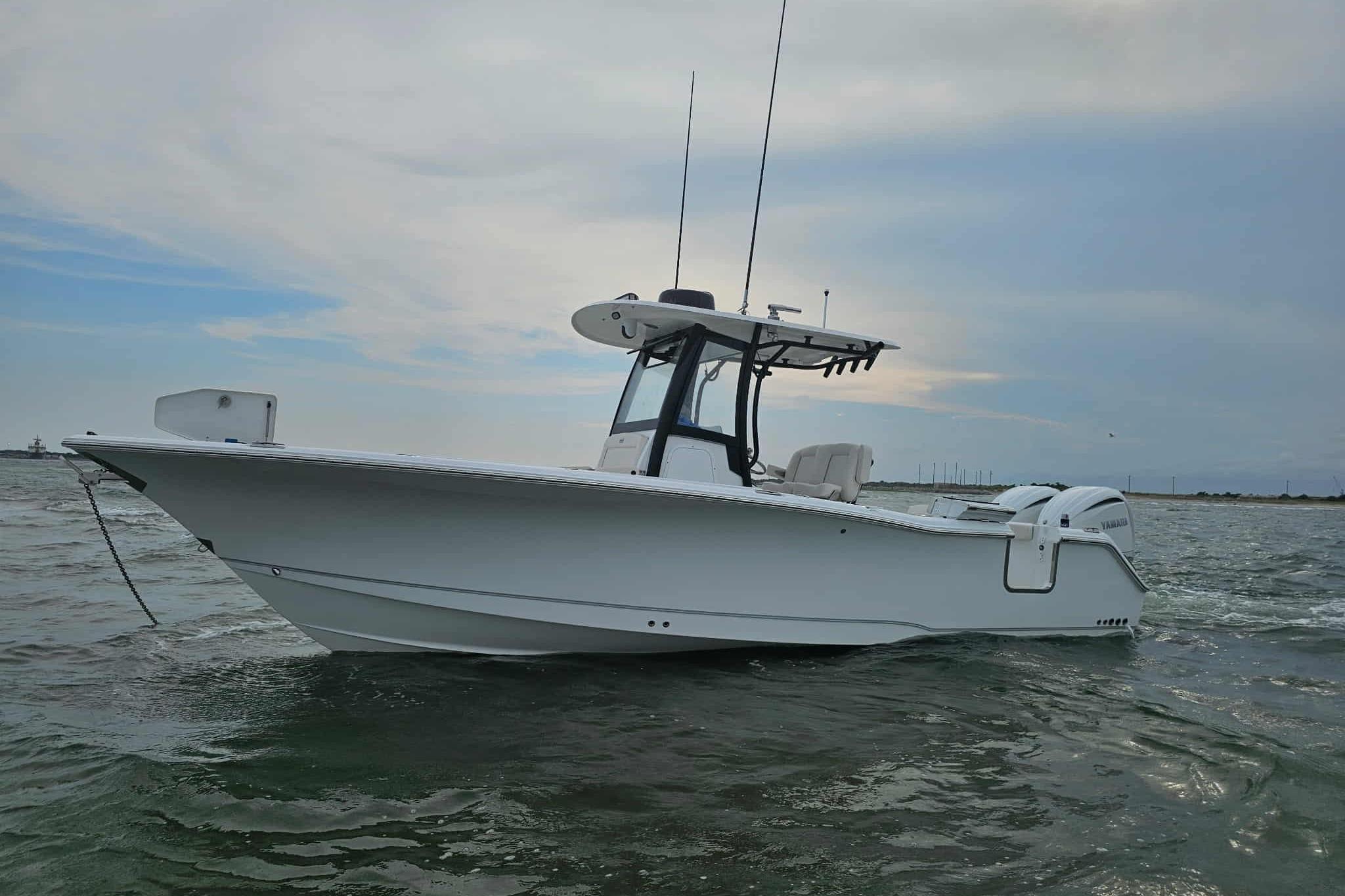 2024 Sea Hunt Gamefish 27 Coffin Box