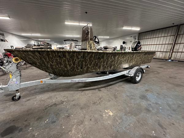 Starcraft 180 Freedom CC 2025 Starcraft 180 Freedom CC boat on trailer in indoor storage facility.
