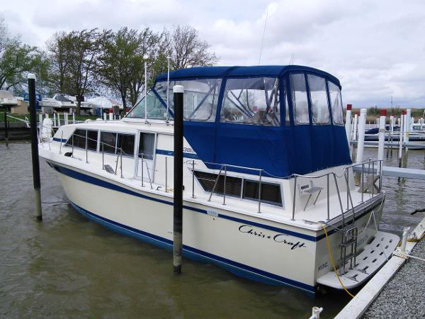 1980 Chris-Craft Catalina 381