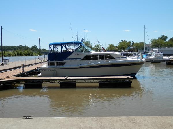 1980 Chris-Craft Catalina 381