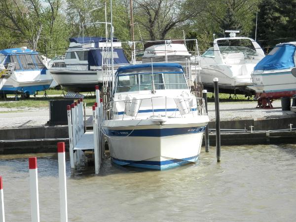1980 Chris-Craft Catalina 381