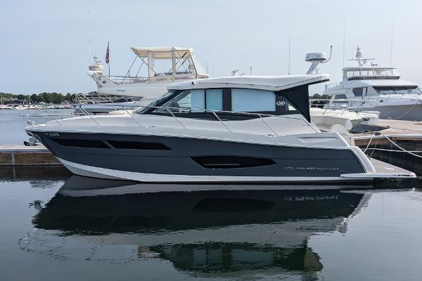 2020 Regal 38 Grande Coupe