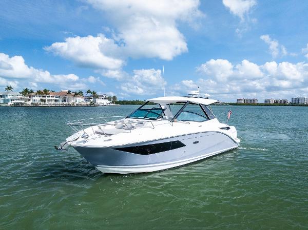 2022 Sea Ray Sundancer 320 Outboard