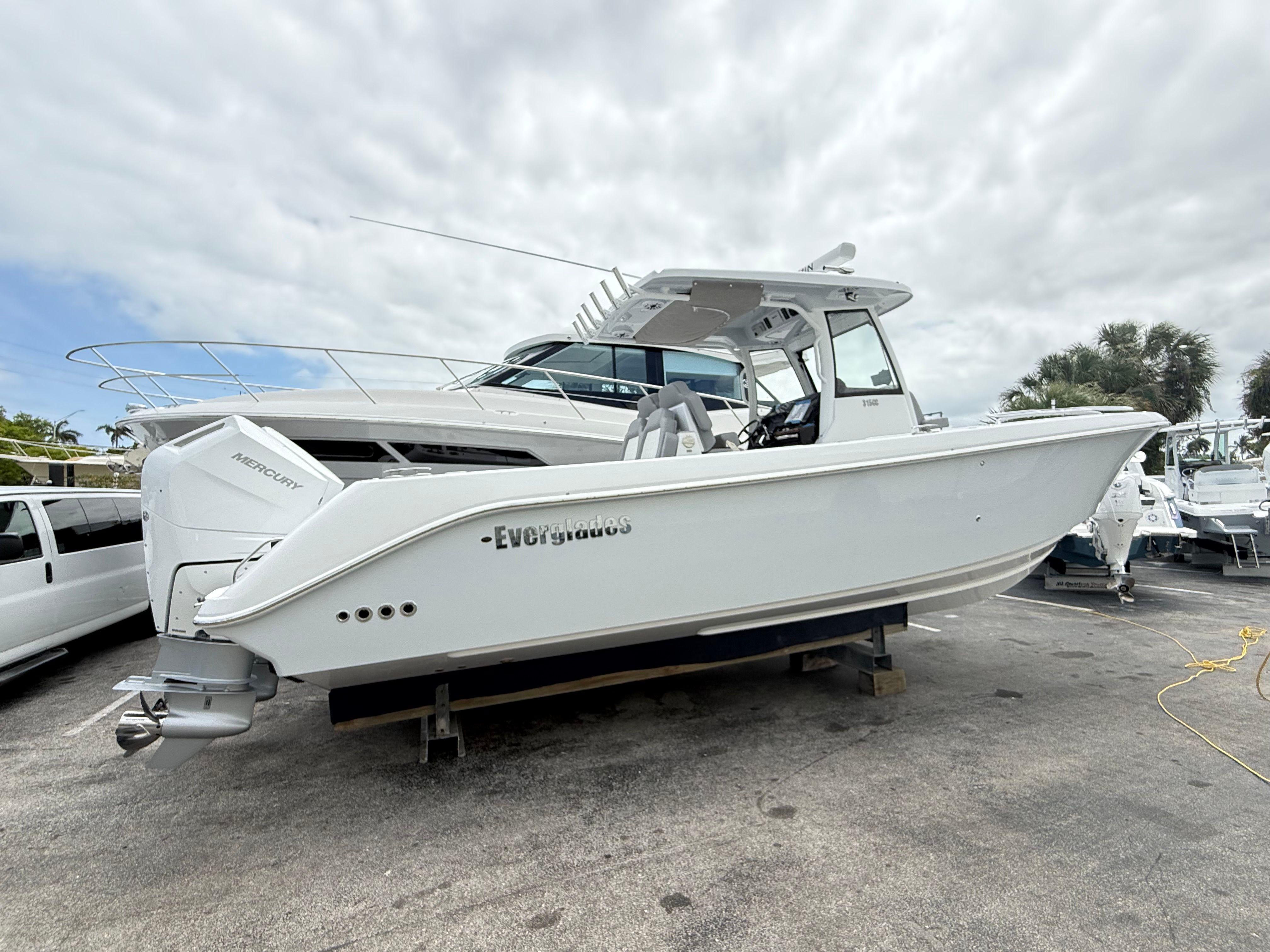 2025 Everglades 315 CC