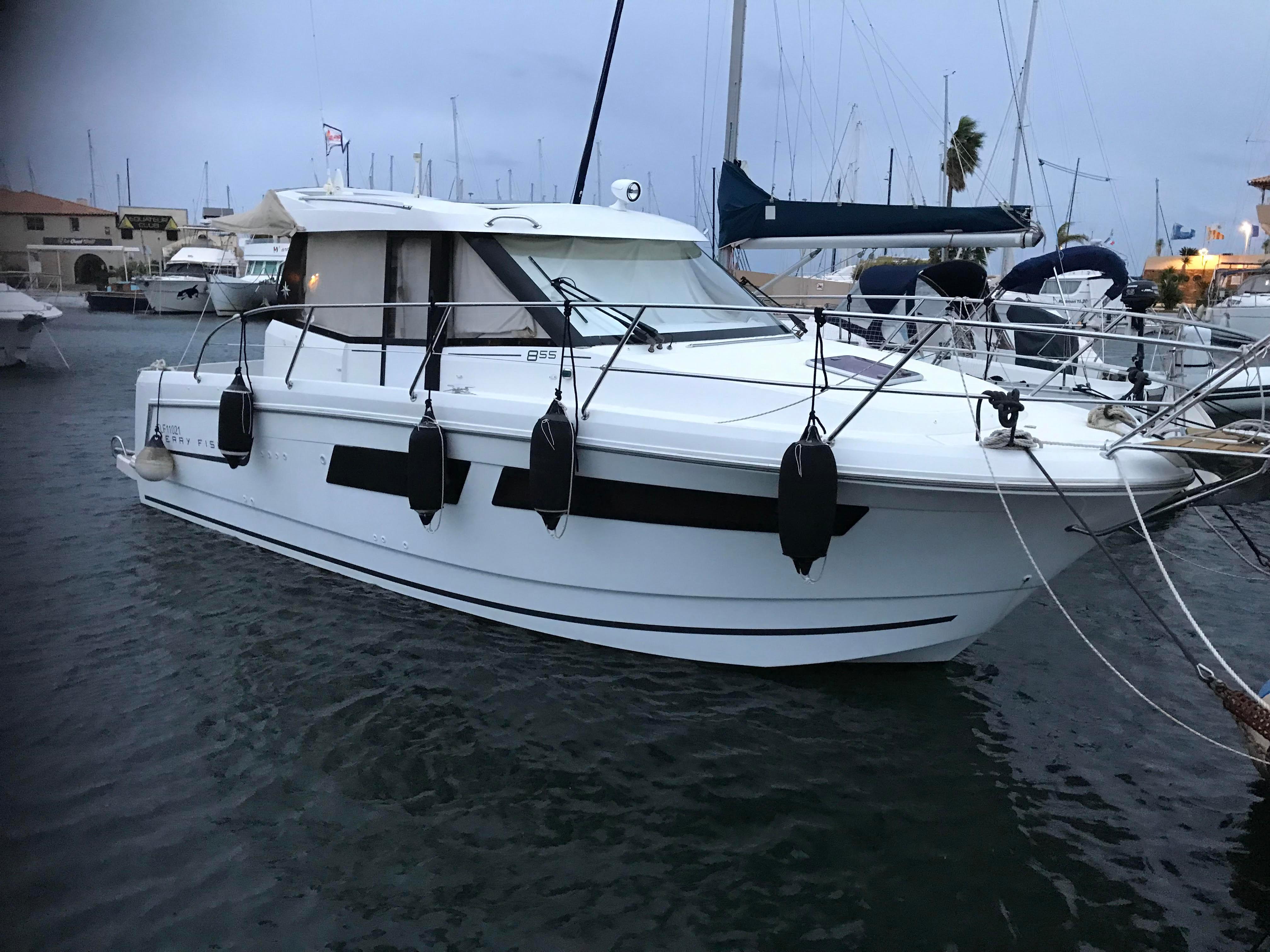 Jeanneau Merry Fisher 855 2014 Jeanneau Merry Fisher 855 boat docked in marina, side view.