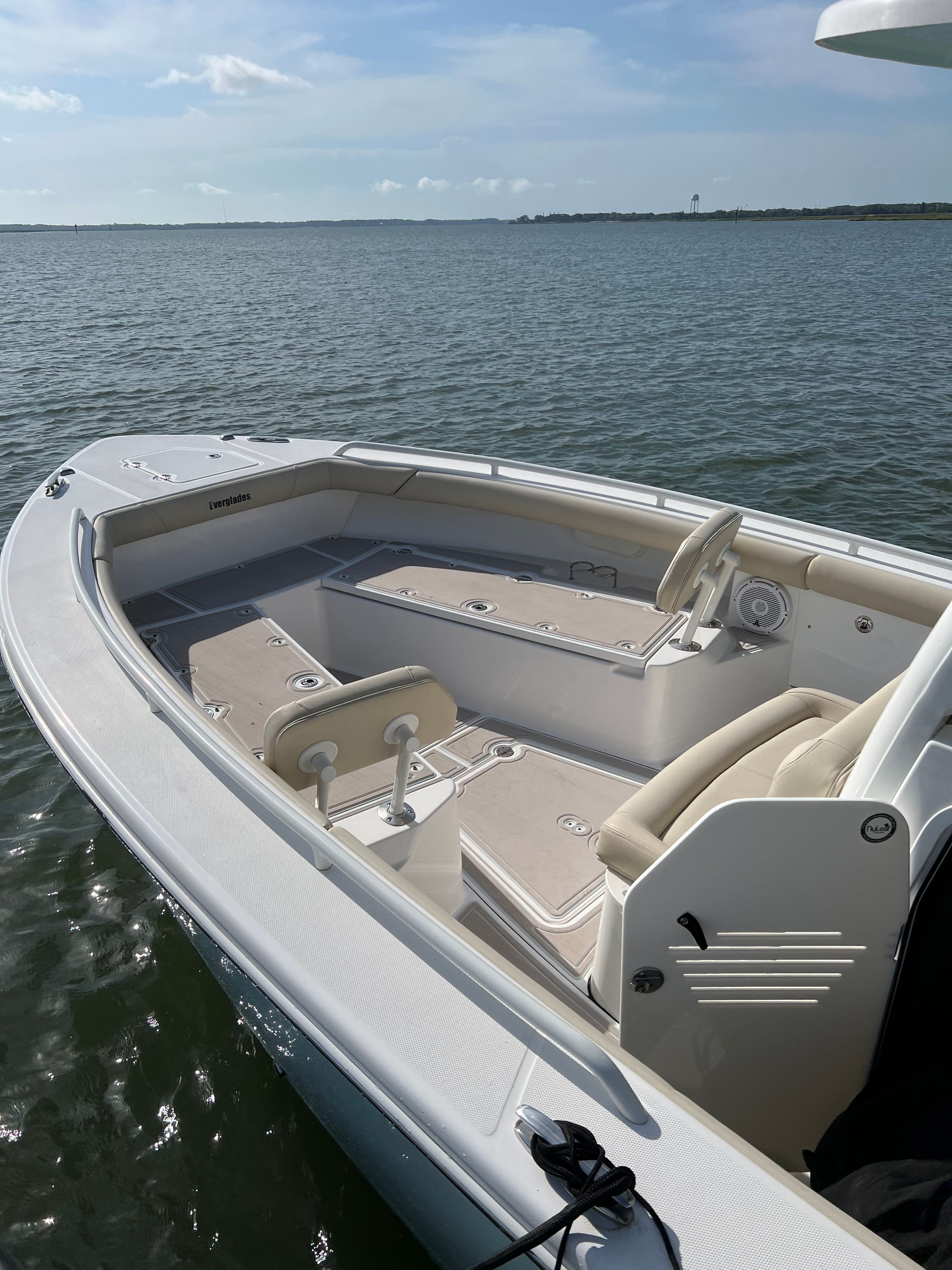 2018 Everglades 273 Center Console