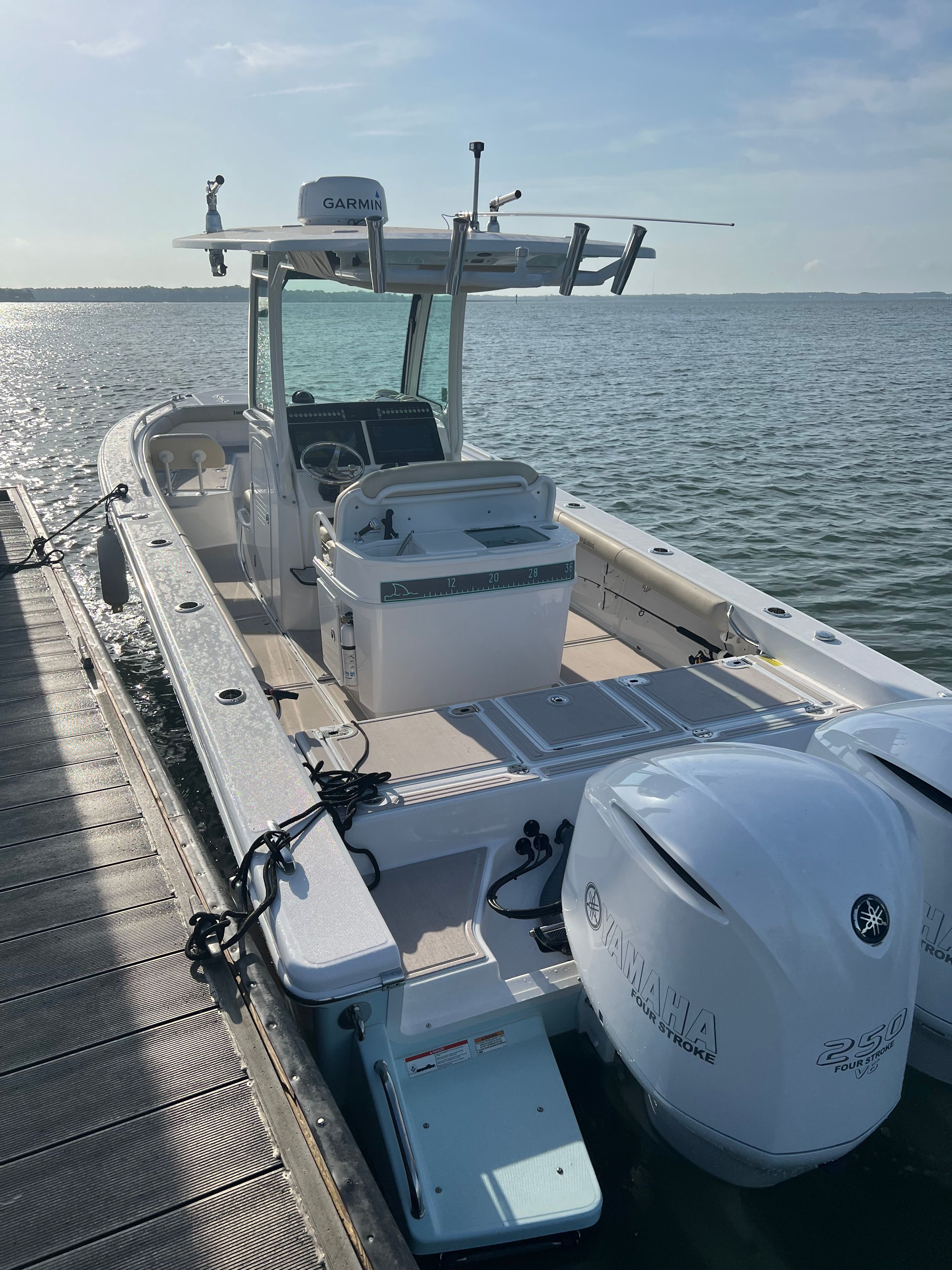 2018 Everglades 273 Center Console