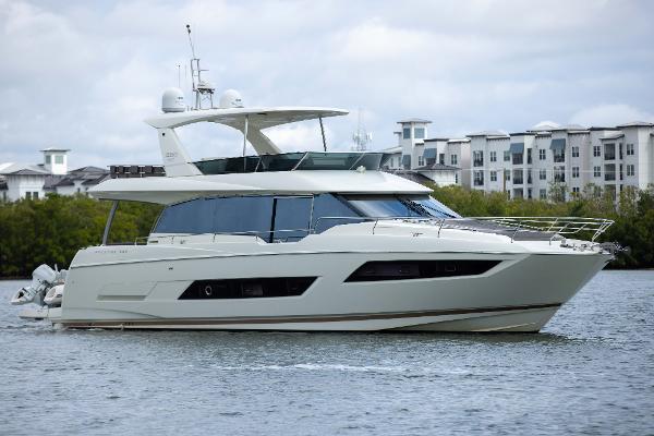 2018 Prestige 680 Flybridge