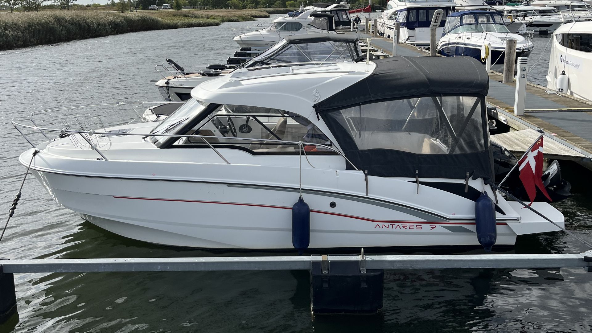 2017 Beneteau Antares 7