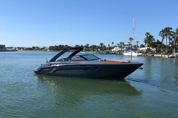 Cruisers Yachts 338 SOUTH BEACH 2017 Cruisers 338 South Beach - Happy Ours - Main Profile