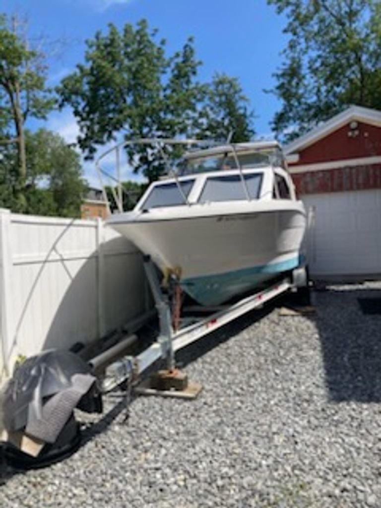 1995 Bayliner Classic Cruiser 2452 EC