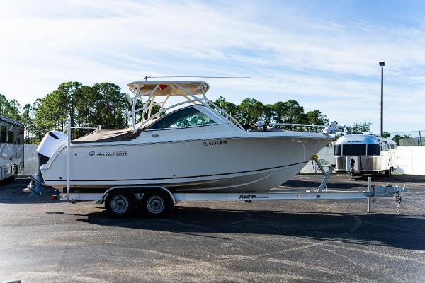 2017 Sailfish 245 DC