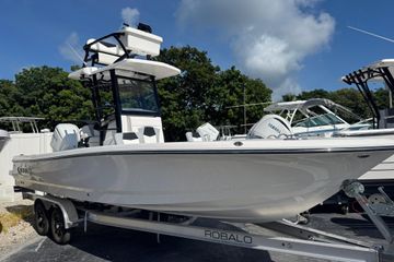 2025 Robalo 246 Cayman SD