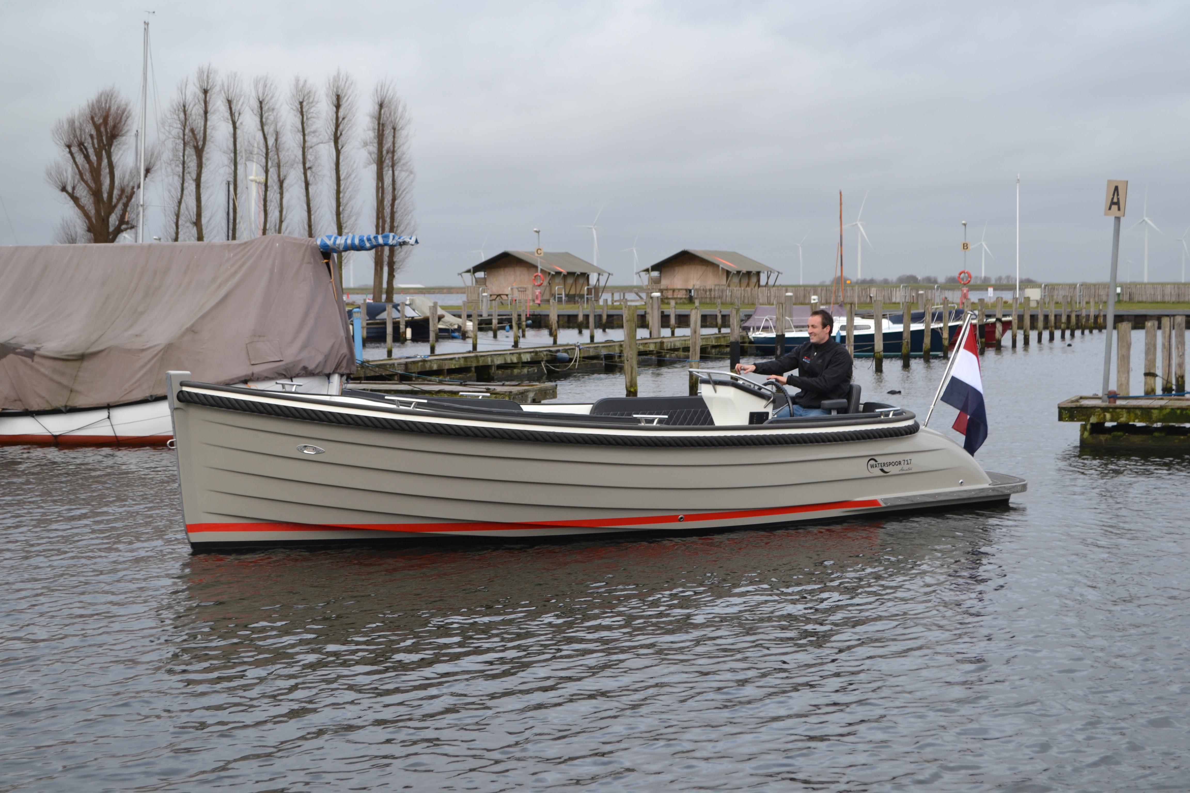 2025 Waterspoor 717 Aviator