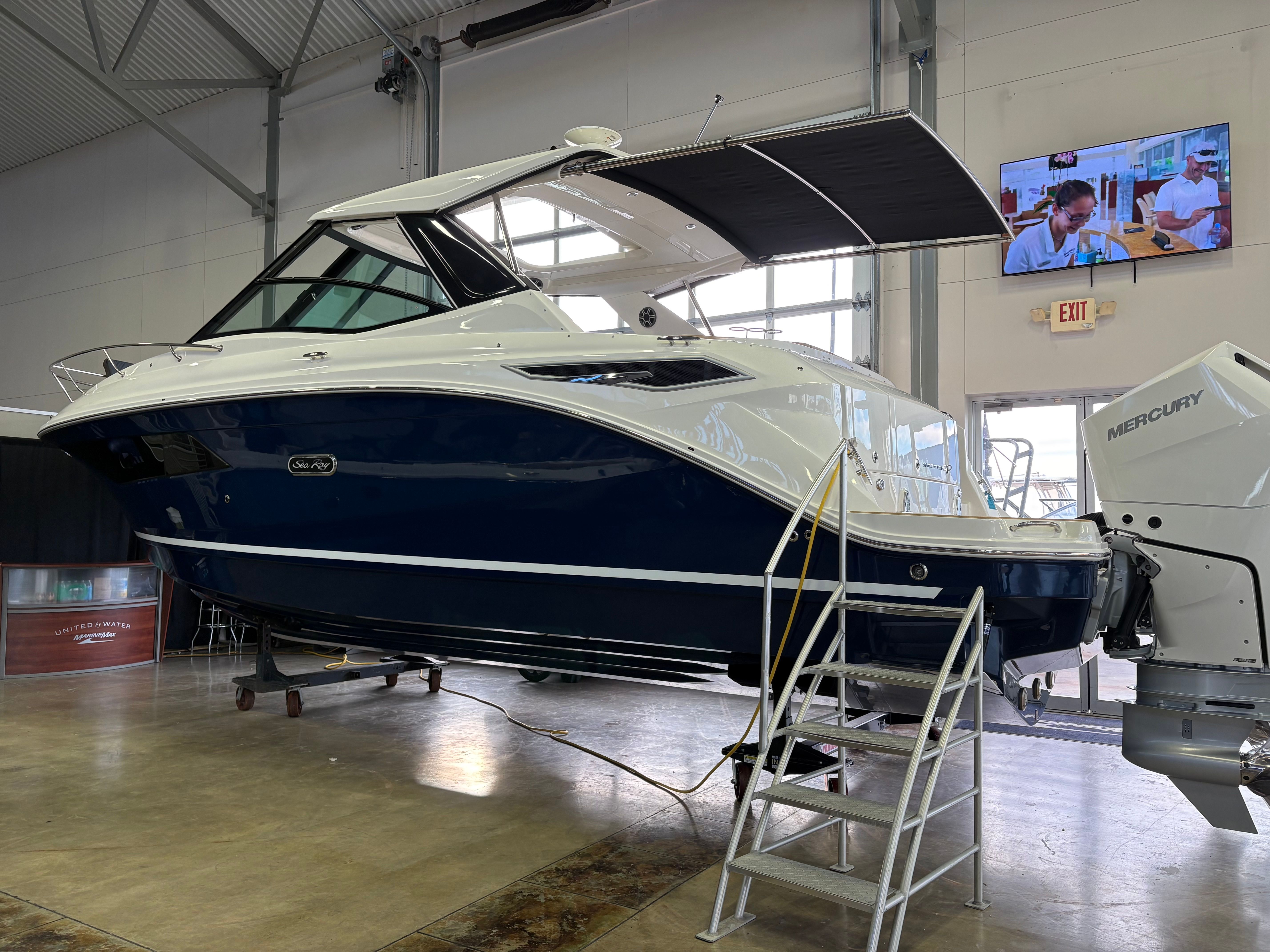 2026 Sea Ray Sundancer 320 Outboard