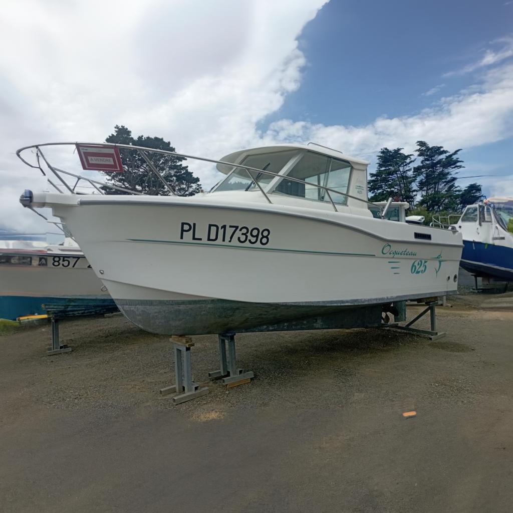 Ocqueteau 625 2006 Ocqueteau 625 boat on stands, for sale, with registration PL D17398.