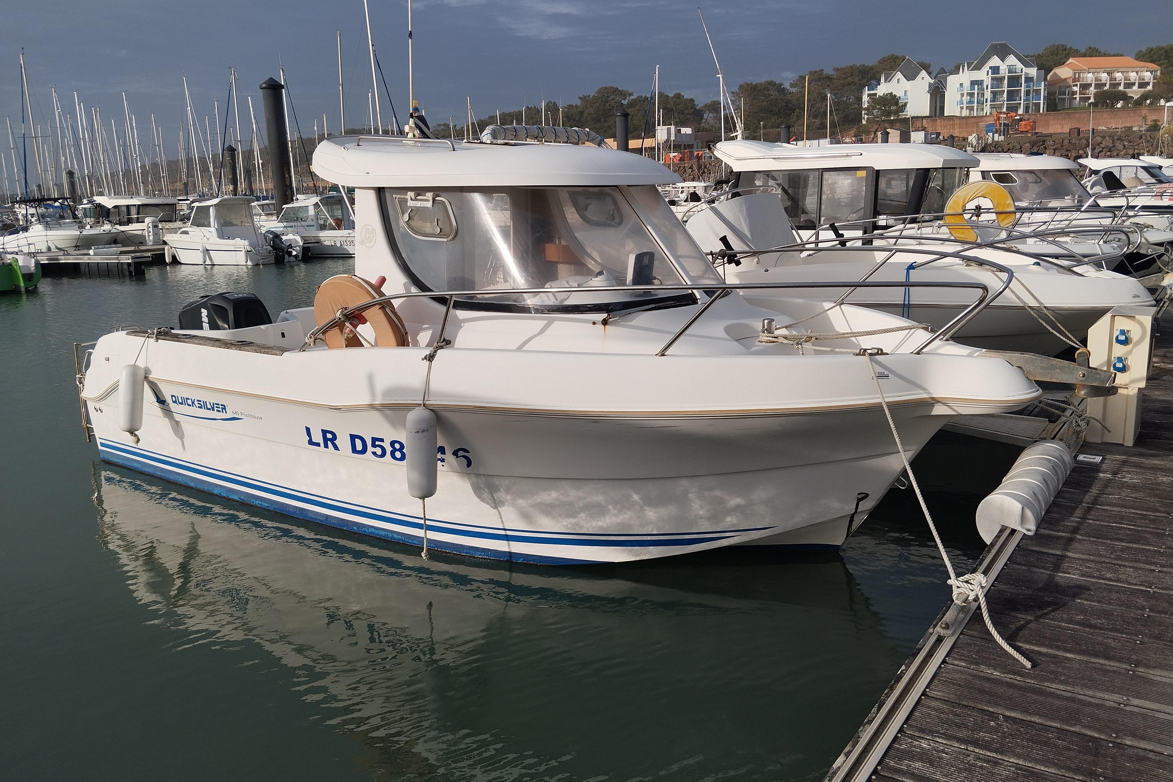 2007 Quicksilver 640 Pilothouse