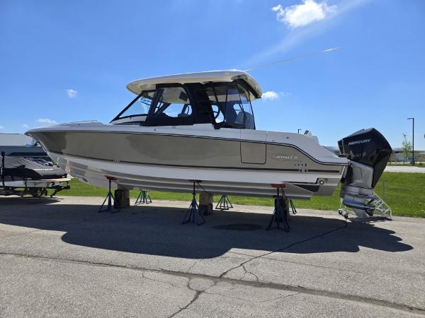 2025 Boston Whaler 350 Realm