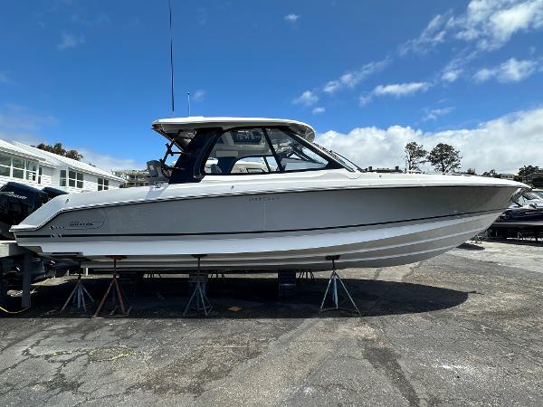 2024 Boston Whaler 380 Realm