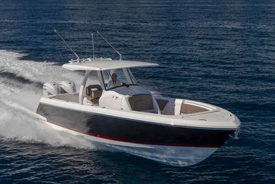 Intrepid 345 Nomad SE Boat
