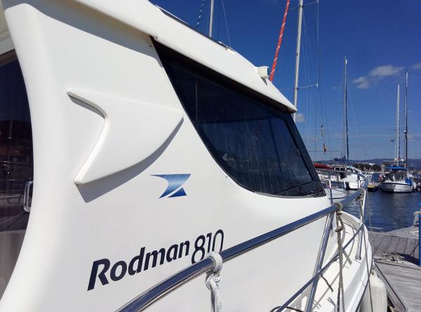 2005 Rodman 810