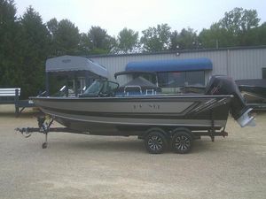 Lund 2075 Fisherman 2025 Lund 2075 Fisherman boat on trailer, parked outdoors near a building.