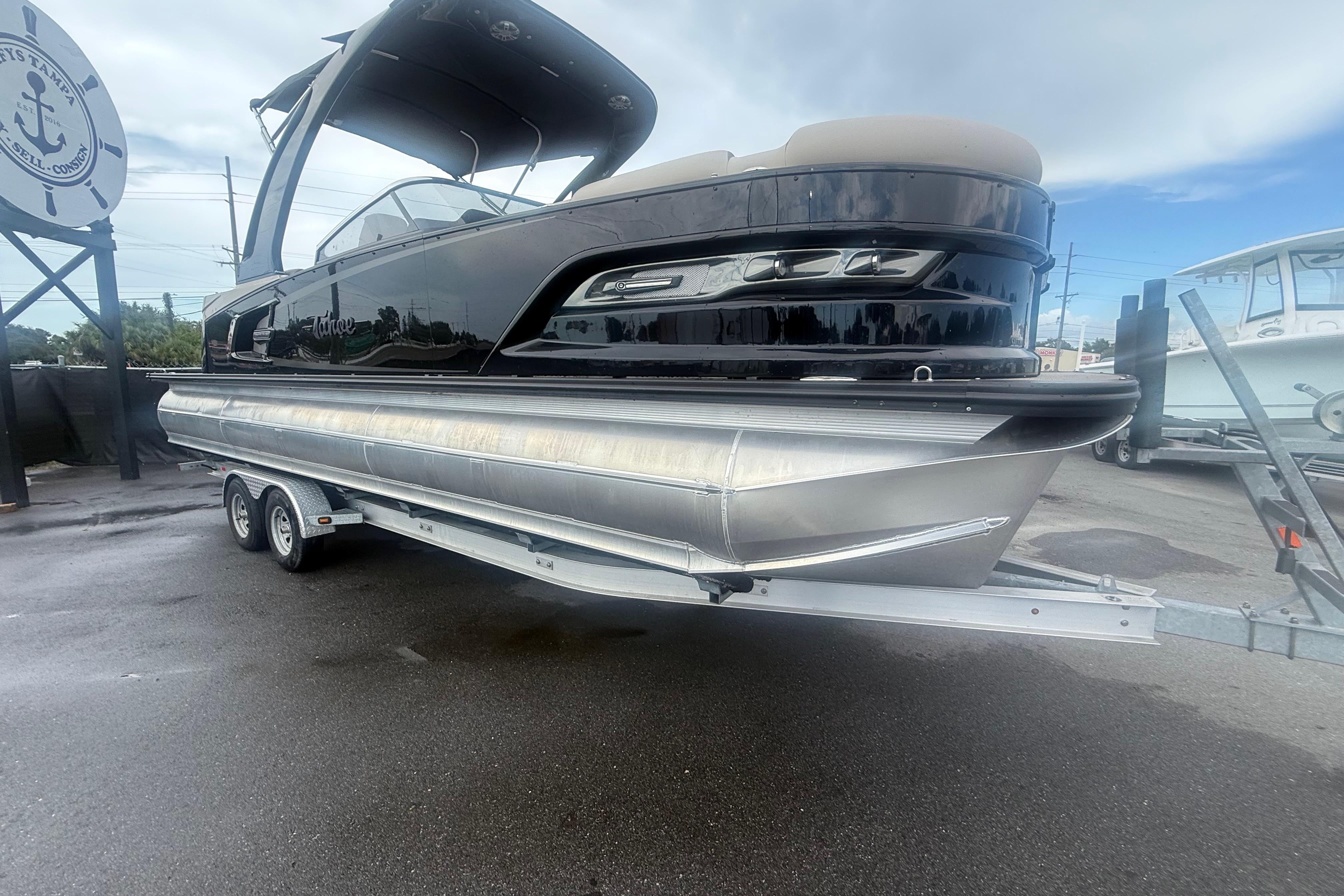 2024 Tahoe Pontoon Grand Tahoe Elite Windshield 27'