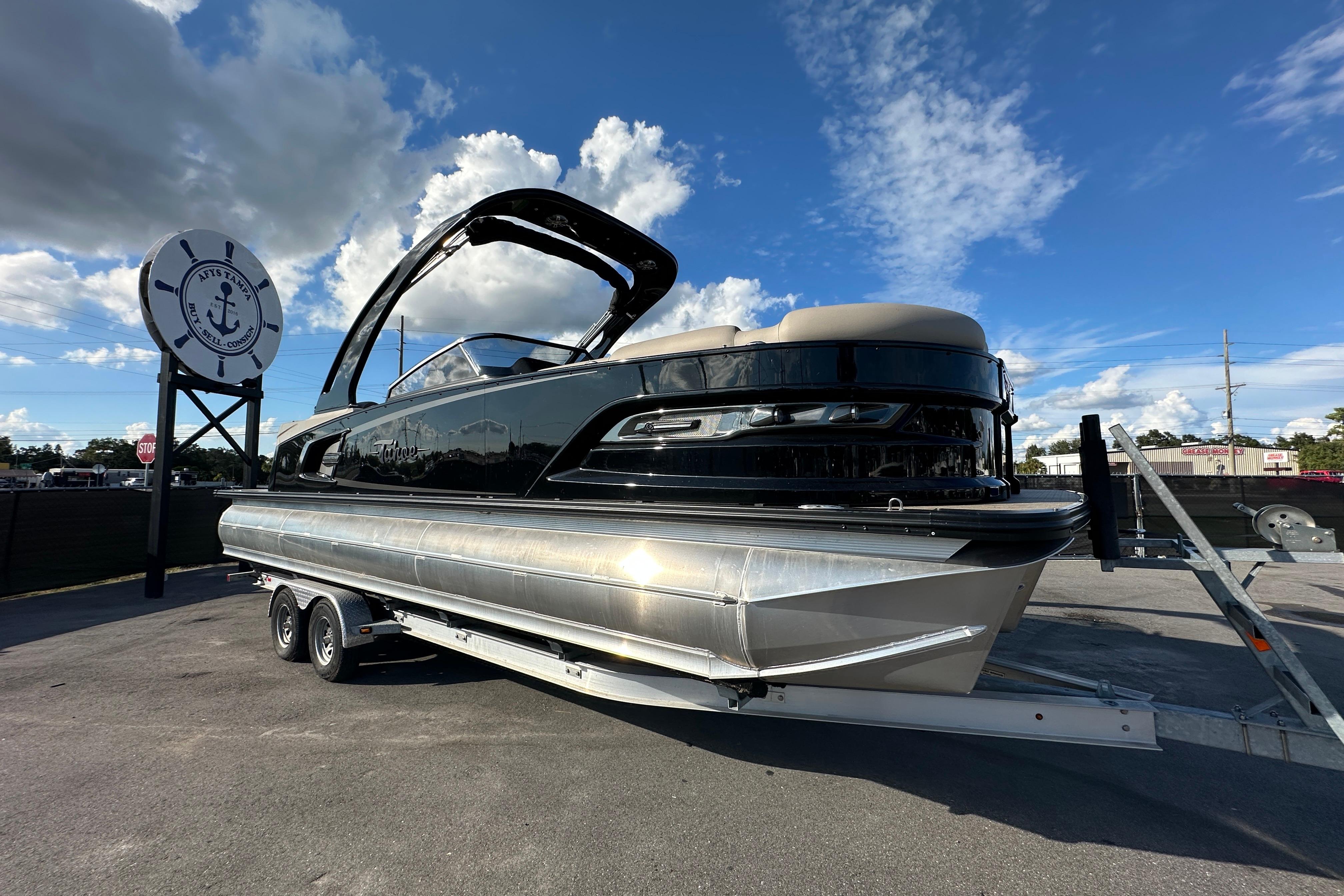2024 Tahoe Pontoon Grand Tahoe Elite Windshield 27'