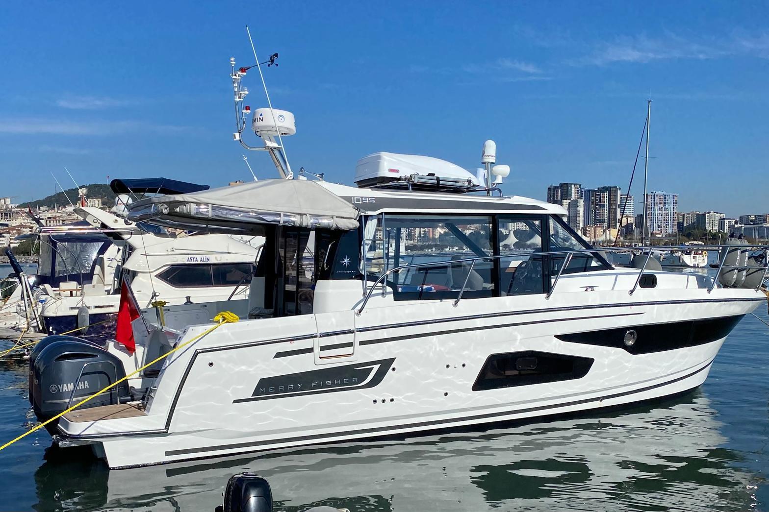 2021 Jeanneau Merry Fisher 1095 Coupe