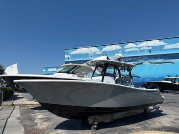 2026 Sportsman Open 282 Center Console