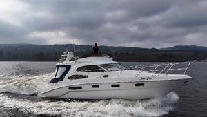 Sealine F37 Sealine F37 yacht cruising on a lake under cloudy skies, 2000 model.