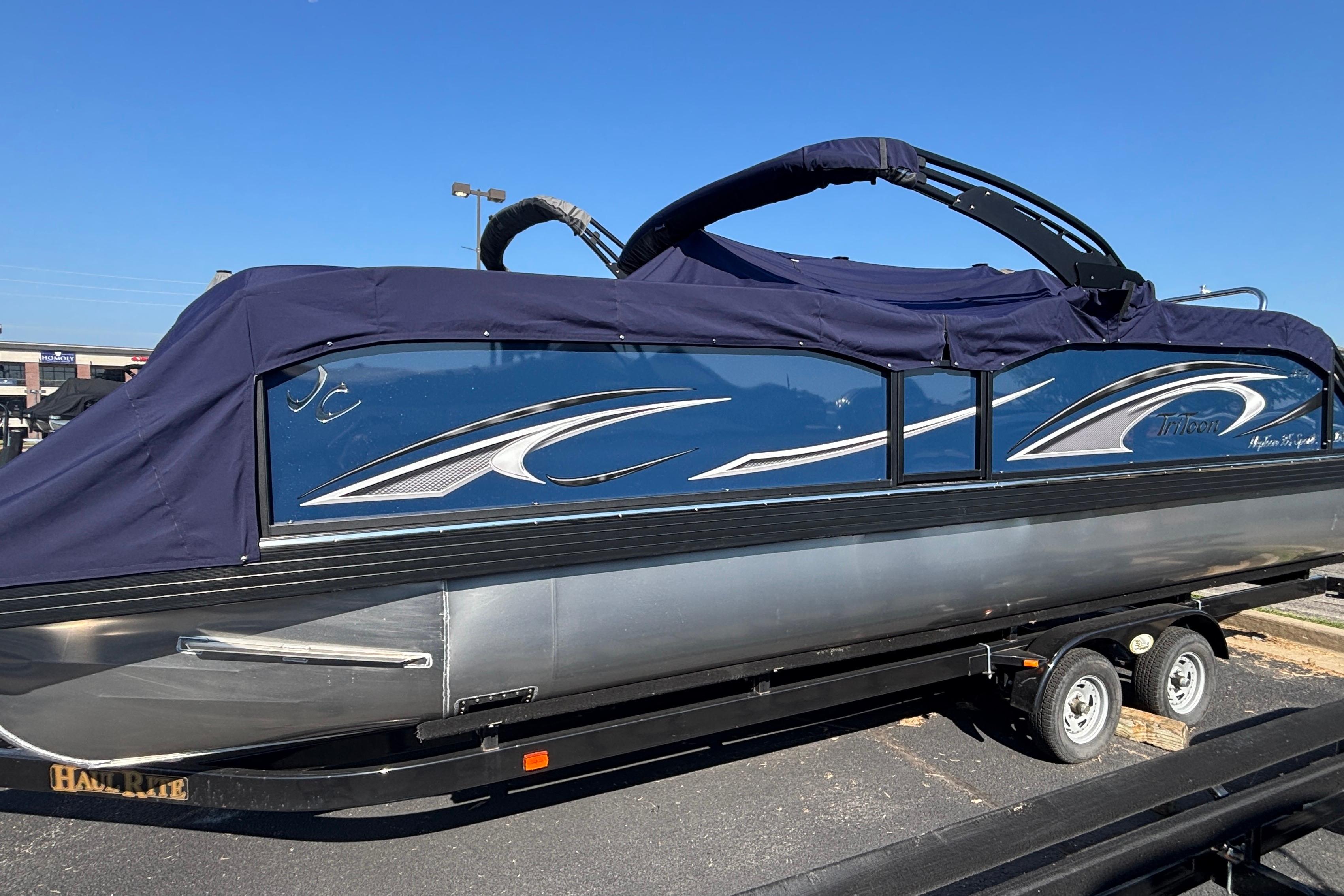 JC Neptoon 25TT Sport 2026 JC Neptoon 25TT Sport pontoon boat with cover on trailer.