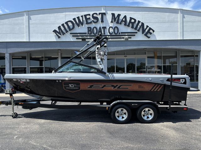 2012 Epic Wakeboats 23V