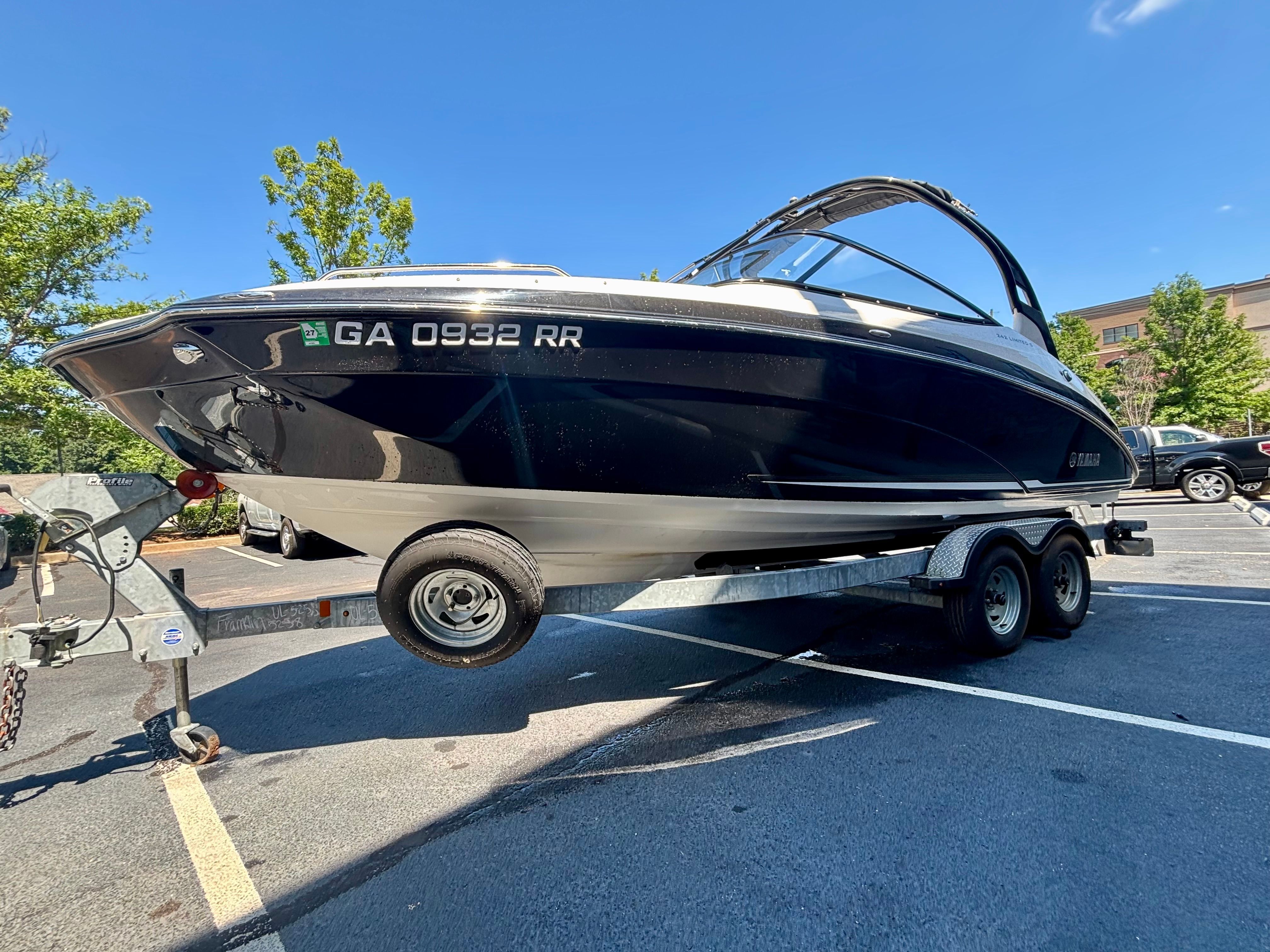 Yamaha Boats 242 LTD 2017 YAMAHA 242 LTD - Image 1