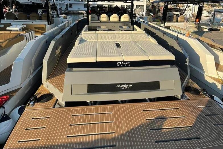 2021 De Antonio Yachts 42