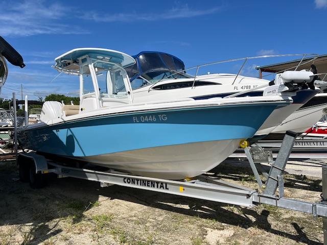 2022 Everglades 243 Center Console