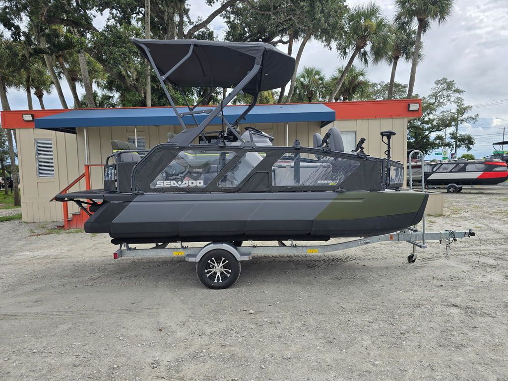 2025 Sea-Doo Switch™ Fish 18 - 170 Hp Galvanized