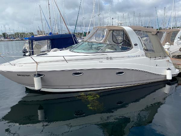 Rinker 280 Express Cruiser 2011 Rinker 280 Express Cruiser docked in a marina, featuring sleek design and modern amenities.