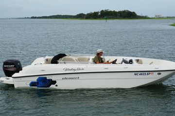 2017 Bayliner Element F21