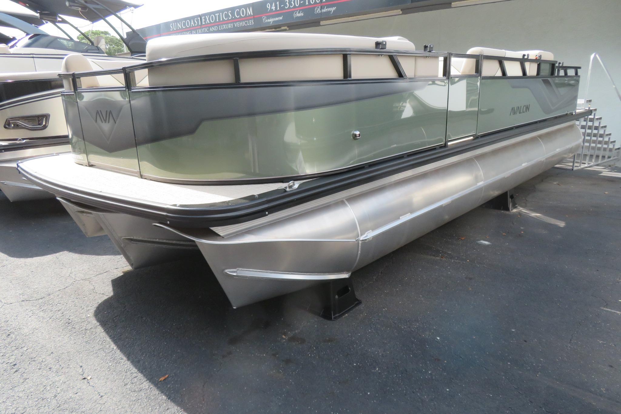 Avalon 2385 Venture 85 Rear Fish - Luxury Tri toon | Sarasota, FL 2026 Avalon 2385 Venture 85 Rear Fish luxury tri-toon boat in Sarasota, FL.