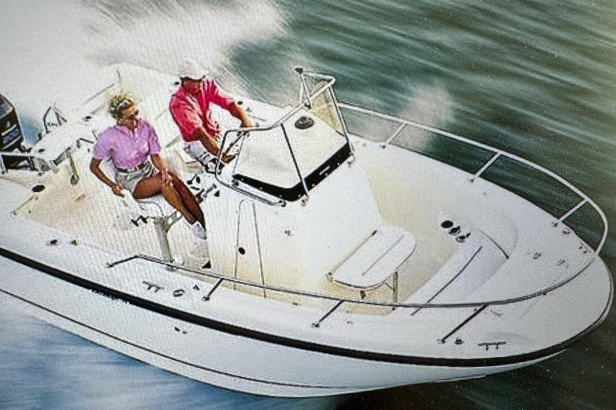 1999 Boston Whaler 21 Outrage