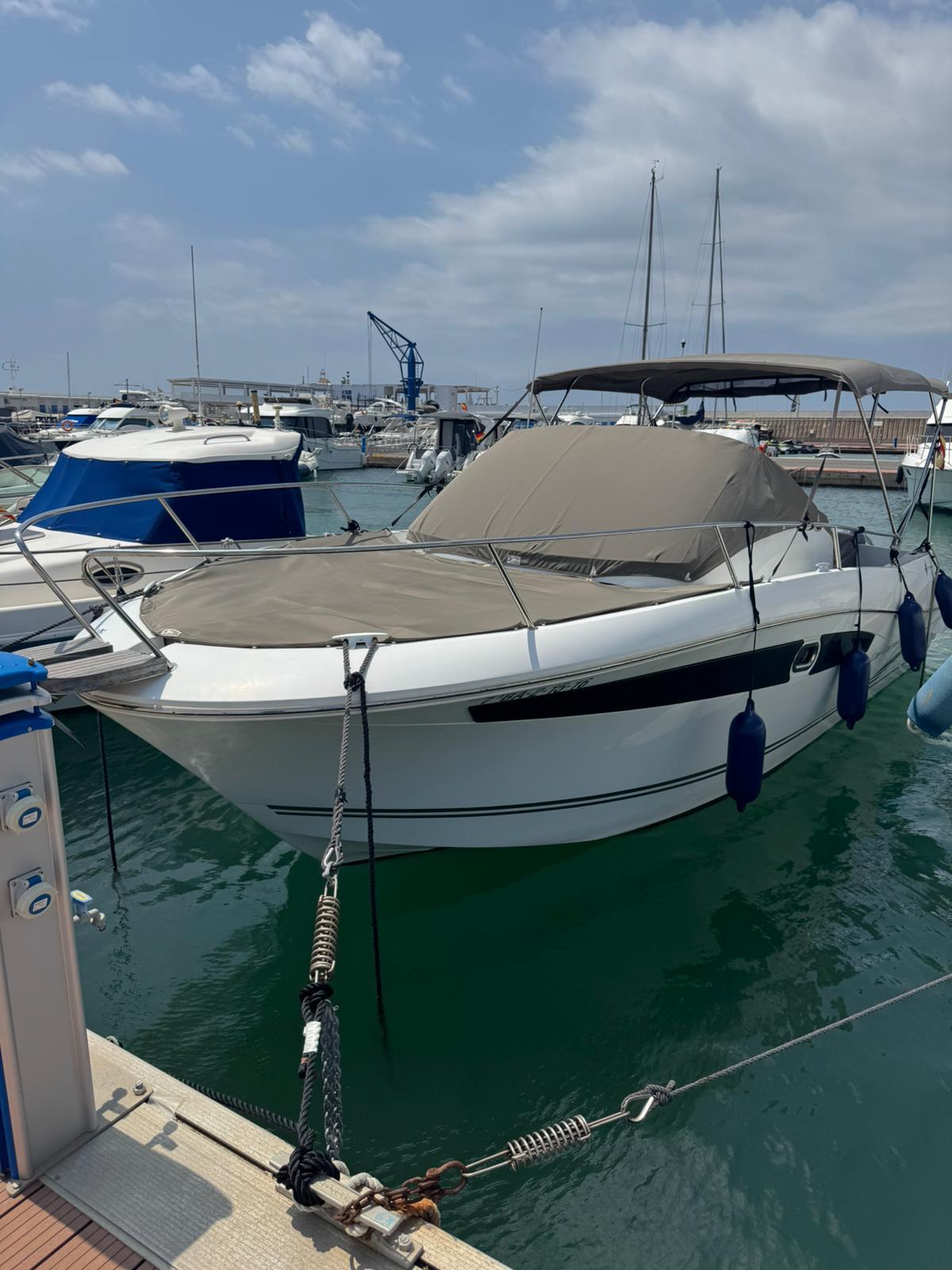 Jeanneau Cap Camarat 8.5 WA Jeanneau Cap Camarat 8.5 WA