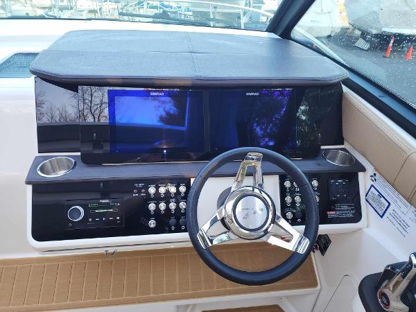 2023 Sea Ray 320 DA Sundancer