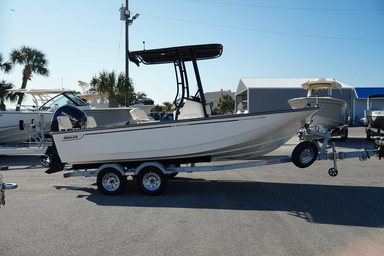 2025 Boston Whaler 190 Montauk